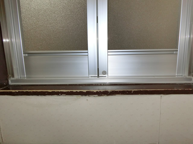 浴室扉のリフォーム工事　浴室ドアから中折れドアに交換　施工事例　蟹江町